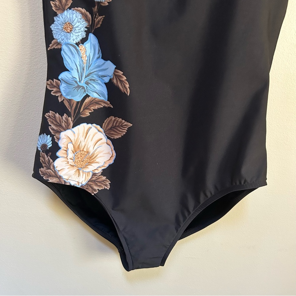 Seafolly NEW Black Garden Party Cap-Sleeve One Piece Swimsuit in size 💙🤍🖤💙🌊🌊🌊 - Picture 6 of 13
